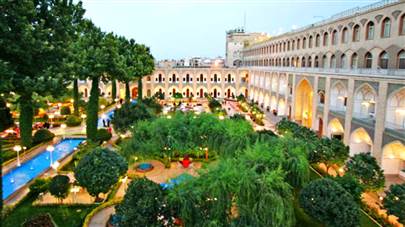 حیاط هتل عباسی اصفهان حیاط هتل عباسی اصفهان